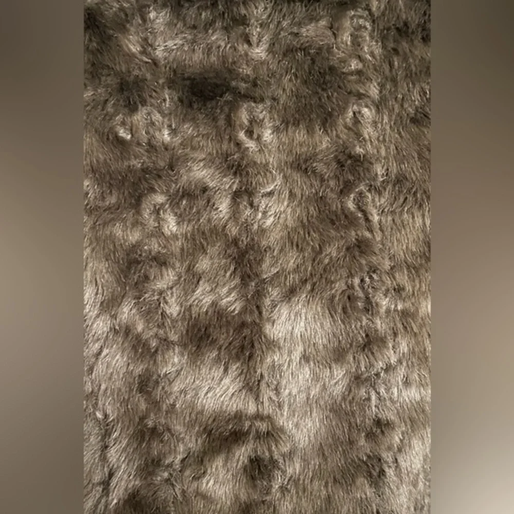 Uniqlo Girls Faux Fur Coat Size 3-4